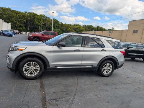 Used 2021 Ford Explorer XLT w/ Equipment Group 202A AWD/4WD image 4