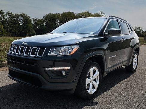Used 2019 Jeep Compass Latitude w/ Cold Weather Group image 50