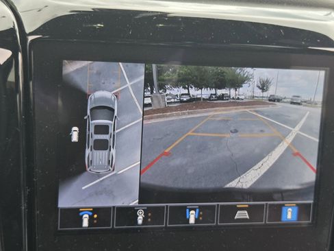 Used 2023 Chevrolet Traverse RS FWD image 21