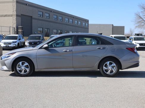 Used 2023 Hyundai Elantra SE FWD image 8