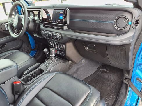 Used 2024 Jeep Wrangler Unlimited Rubicon 4xe AWD/4WD image 12