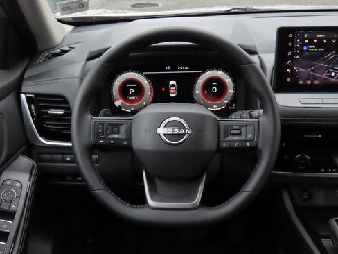 Used 2025 Nissan Rogue SL image 19