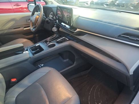 Used 2023 Toyota Sienna Limited AWD/4WD image 36