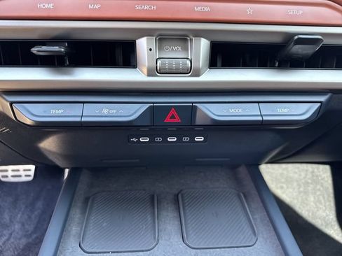 Used 2027 Kia Telluride SX w/ Towing Package FWD image 28
