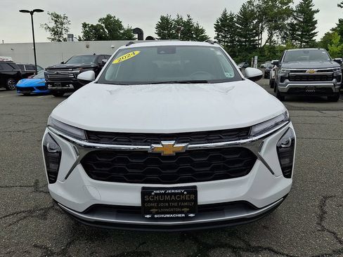 Certified 2024 Chevrolet Trax LT w/ Driver Confidence Package FWD image 2