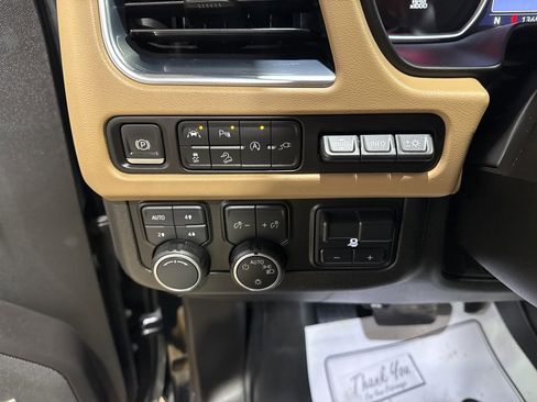 Used 2021 Chevrolet Tahoe Premier w/ Premium Package image 19