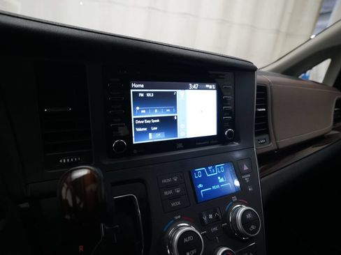 Used 2018 Toyota Sienna Limited Premium w/ Carpet Mat Package AWD/4WD image 6