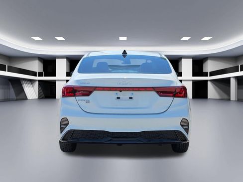 Used 2024 Kia Forte LX FWD image 5
