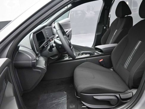 Certified 2025 Hyundai Elantra Sport image 15