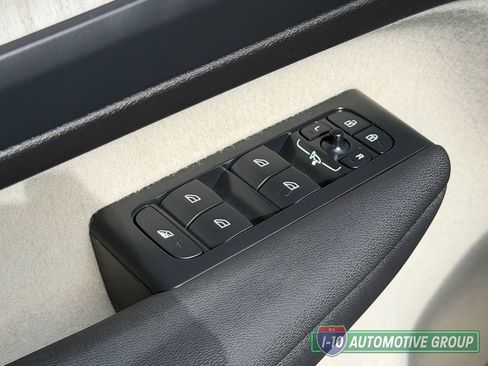 Used 2023 Volvo XC40 B4 Plus w/ Protection Package Premier FWD image 16