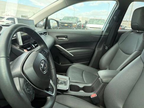 Used 2026 Toyota Corolla Cross XLE FWD image 2