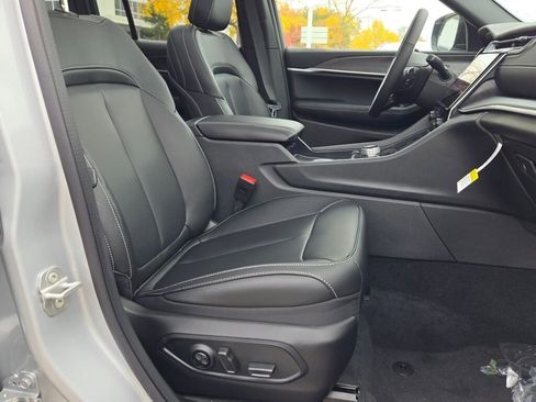 New 2025 Jeep Grand Cherokee Limited w/ Black Appearance Package image 7