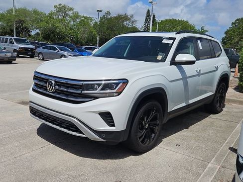 Used 2022 Volkswagen Atlas SE w/ Panoramic Sunroof Package image 2