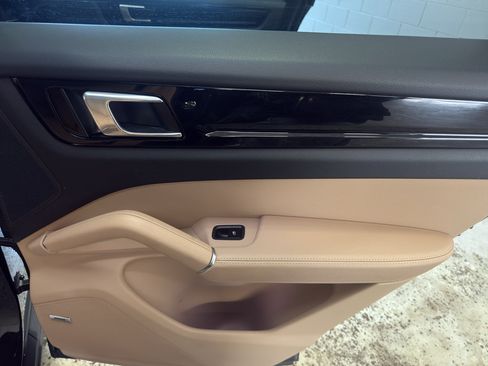 Used 2019 Porsche Cayenne AWD/4WD image 25