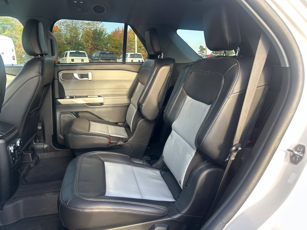 Used 2023 Ford Explorer XLT w/ Equipment Group 202A AWD/4WD image 6