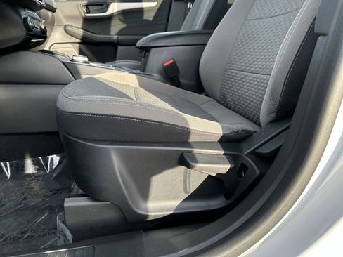 Used 2022 Ford Escape SE w/ SE Sport Appearance Package image 16