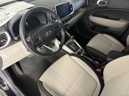 Used 2024 Hyundai Venue SEL image 12