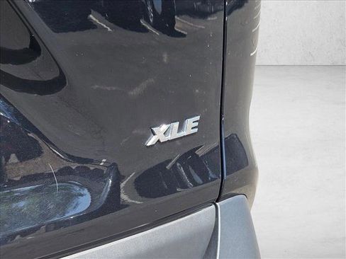 Used 2024 Toyota RAV4 XLE FWD image 29