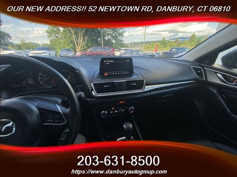Used 2018 MAZDA MAZDA3 Touring FWD image 12