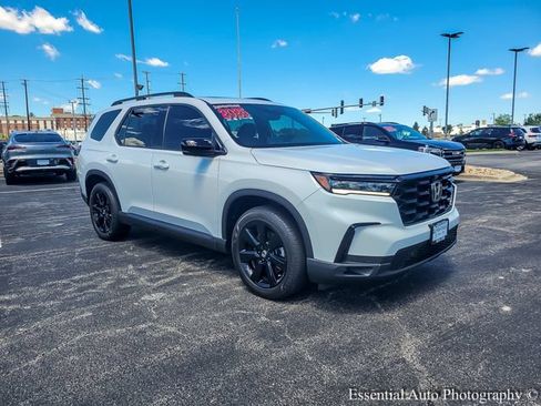 Used 2025 Honda Pilot Black Edition image 2