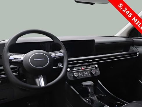 Used 2025 Hyundai Tucson SE image 9