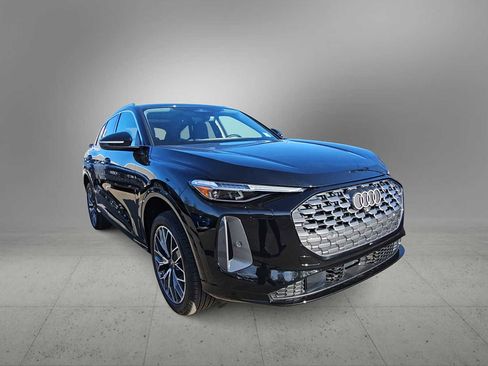 Used 2025 Audi Q5 Premium Plus w/ Premium Plus image 2