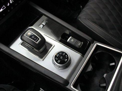 Used 2025 Mitsubishi Outlander SEL image 18