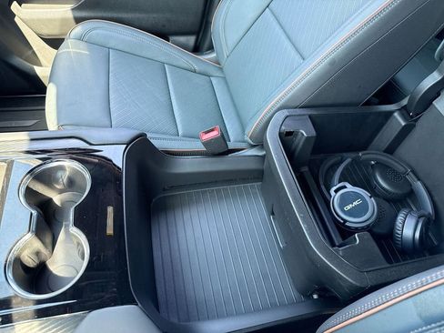Used 2025 GMC Yukon AT4 w/ AT4 Premium Plus Package AWD/4WD image 21