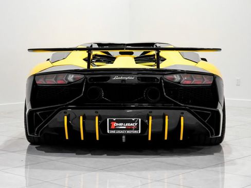 Used 2016 Lamborghini Aventador LP 700-4 image 7