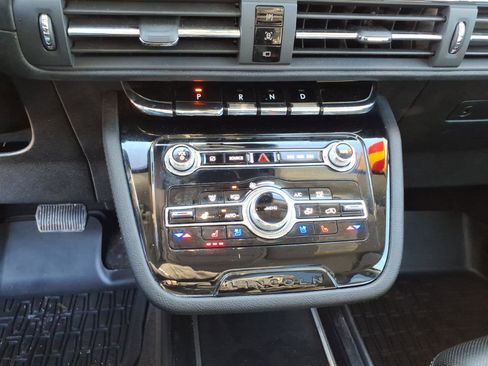 Used 2022 Lincoln Corsair Standard w/ Premium Package image 21