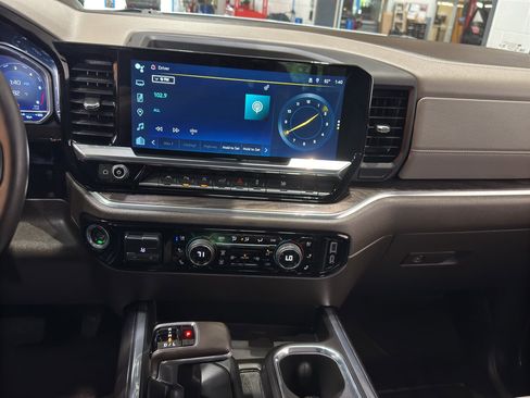 Used 2025 Chevrolet Silverado 1500 LTZ AWD/4WD image 30