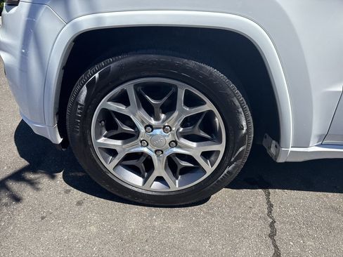Used 2020 Jeep Grand Cherokee Overland AWD/4WD image 11