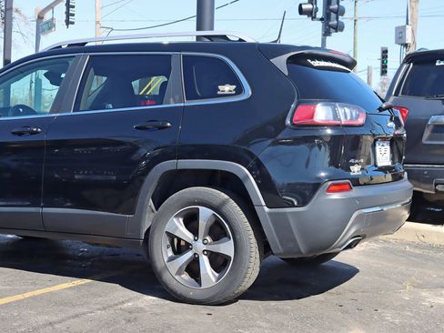 Used 2019 Jeep Cherokee Limited AWD/4WD image 13