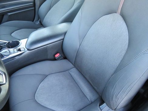 Used 2020 Toyota Camry LE image 17