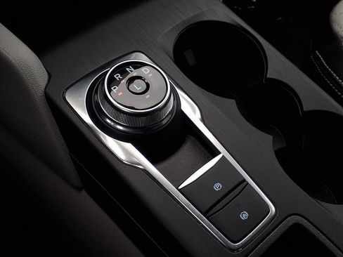 Used 2024 Ford Escape SE w/ PHEV Premium Package image 5