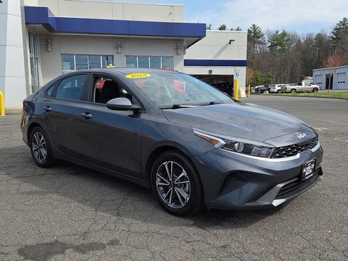 Used 2023 Kia Forte LXS FWD image 4