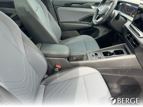 New 2026 Volkswagen Tiguan SE R-Line FWD image 21