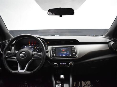 Used 2019 Nissan Kicks SV image 16