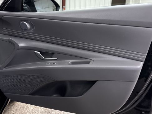 Used 2024 Hyundai Elantra SEL w/ Convenience Package image 23