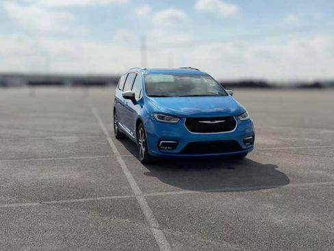 New 2026 Chrysler Pacifica Pinnacle image 17