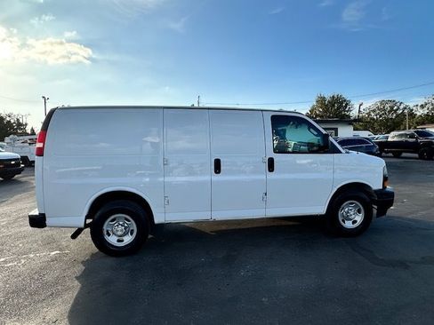 Used 2018 Chevrolet Express 2500 w/ Driver Convenience Package image 4