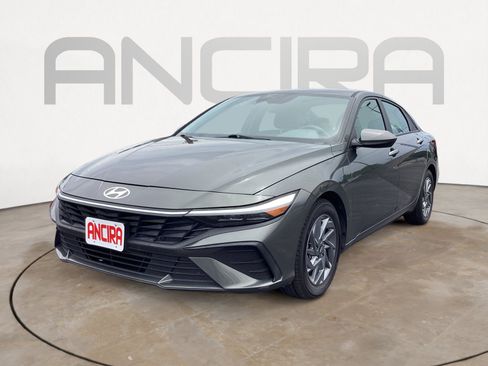 Used 2024 Hyundai Elantra SEL FWD image 9