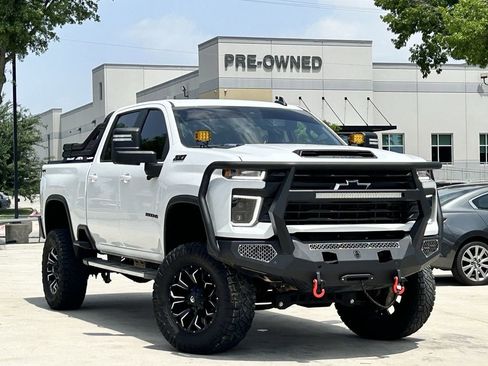 Used 2024 Chevrolet Silverado 2500 LT AWD/4WD image 2