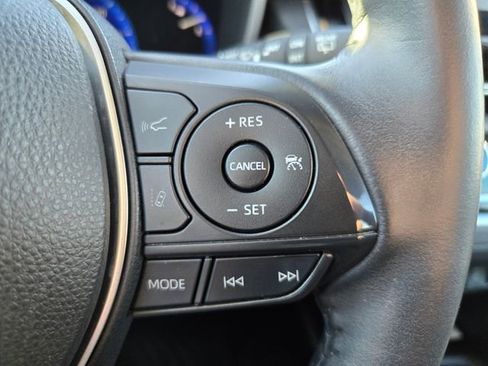 Used 2022 Toyota Corolla Cross XLE image 26