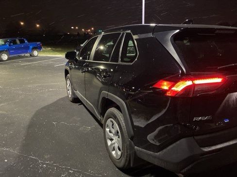 Used 2022 Toyota RAV4 LE image 8