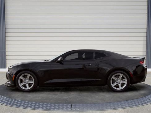 Used 2016 Chevrolet Camaro LT w/ Technology Package image 4