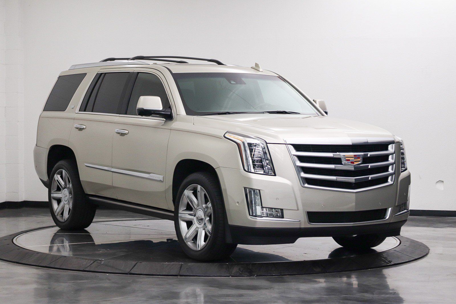 Used 2017 Cadillac Escalade Premium Luxury AWD/4WD image 15