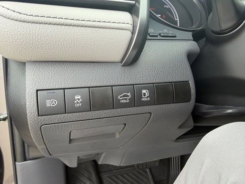 Used 2022 Toyota Camry SE image 12