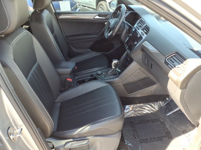 Used 2024 Volkswagen Tiguan SE R-Line AWD/4WD image 16