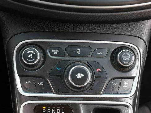 Used 2015 Chrysler 200 Limited w/ Convenience Group FWD image 33